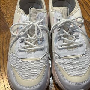 Women’s White Athletic Puma Sneakers Size 9